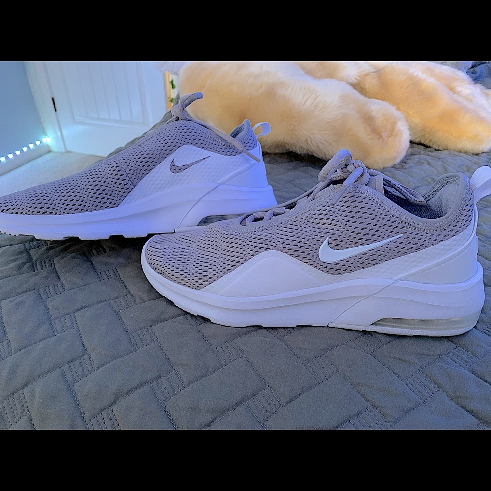 Nike Men’s Air Max Motion 2 Running Shoes